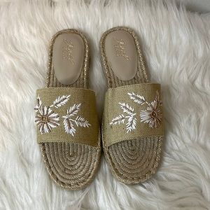 Jewel badgley Mischa sandals color beige size 7 whit beautiful details